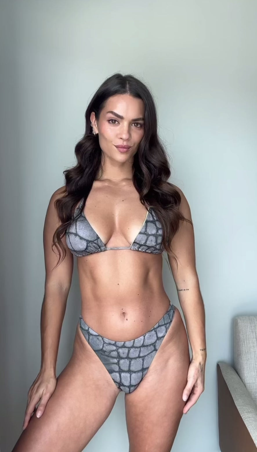 クロコダイル トライアングル ビキニトップ – KAIA Swimwear